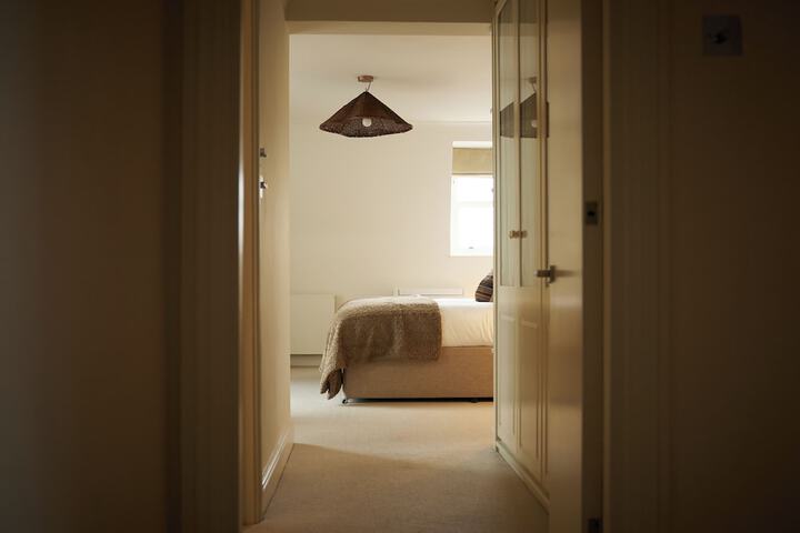 Room 4 of 33