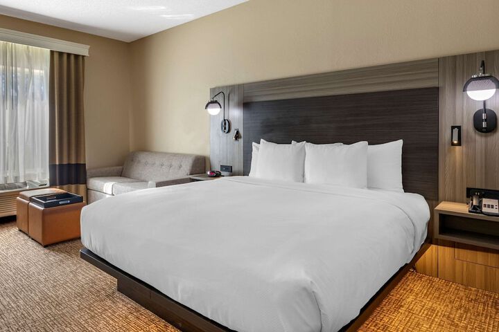 Standard | King Bed (11 of 17)
