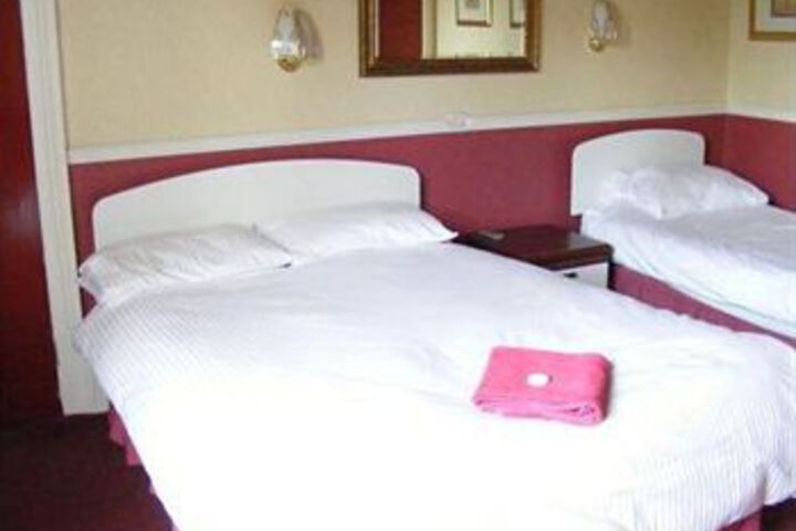 Room 4 of 9