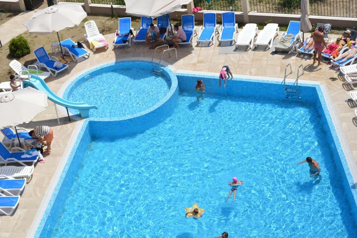 Pool 24 of 51