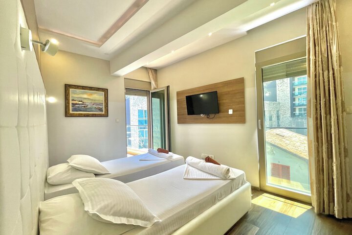 Room 33 of 119
