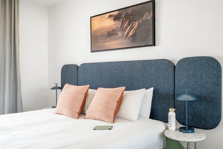 Room 6 of 28