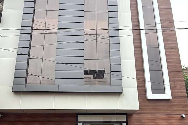 Hero Image 1 of 7
