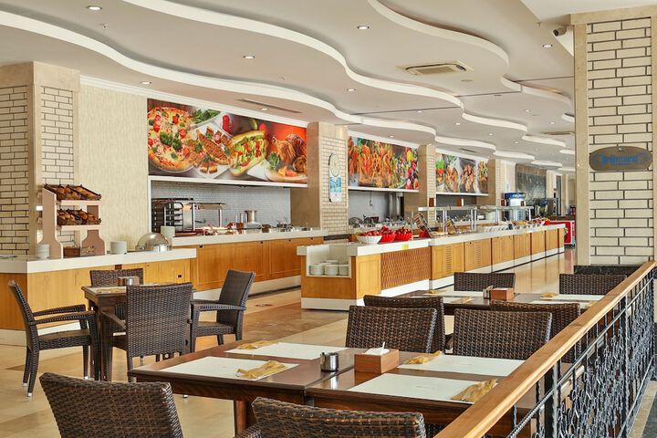 Dining 82 of 108