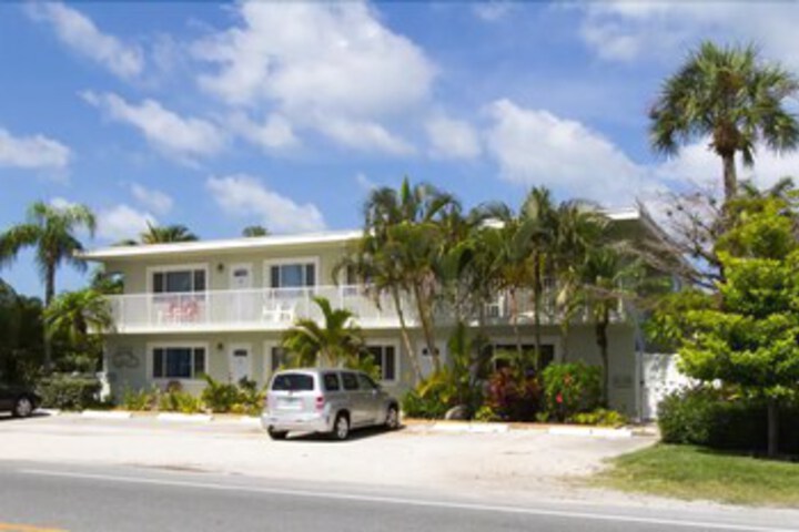 Palm Cay 5 in Holmes Beach, FL