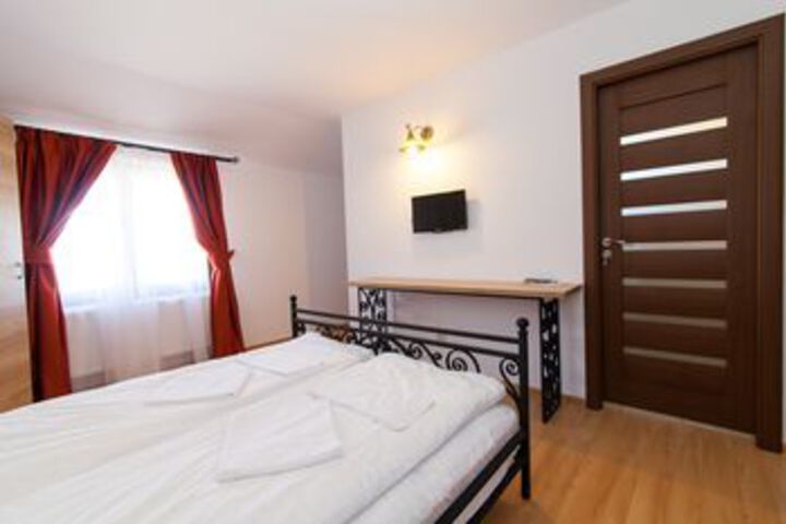 Room 11 of 25