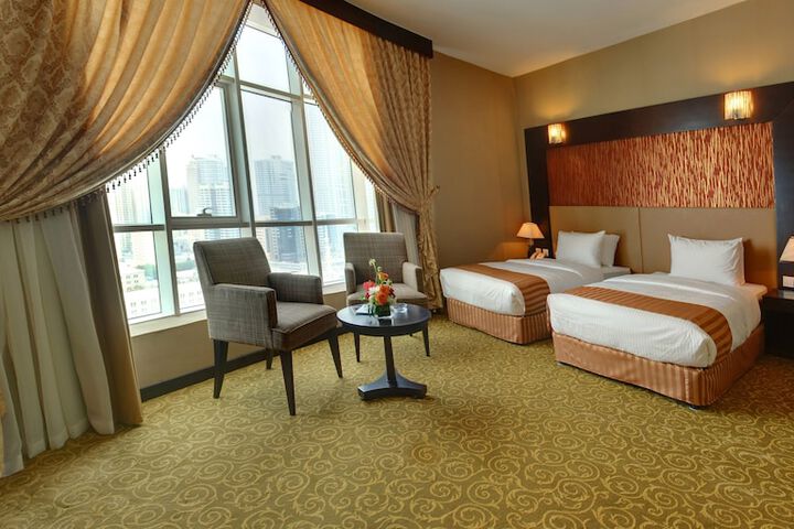 Room 10 of 77