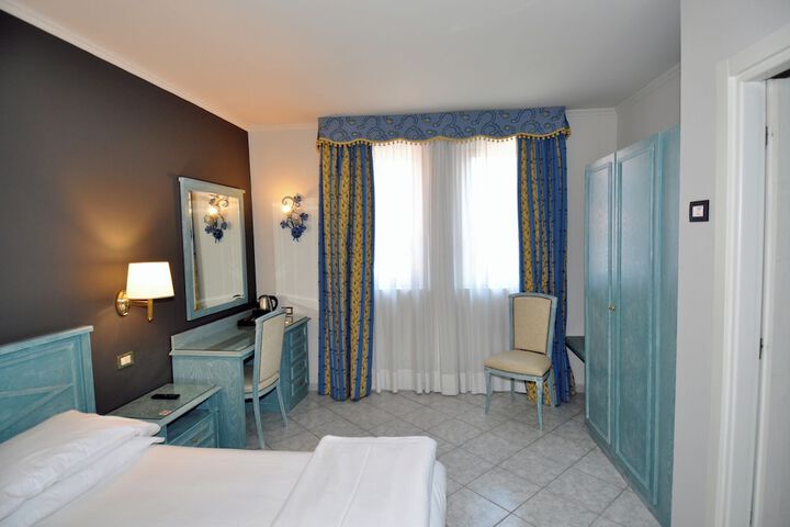 Room 43 of 115