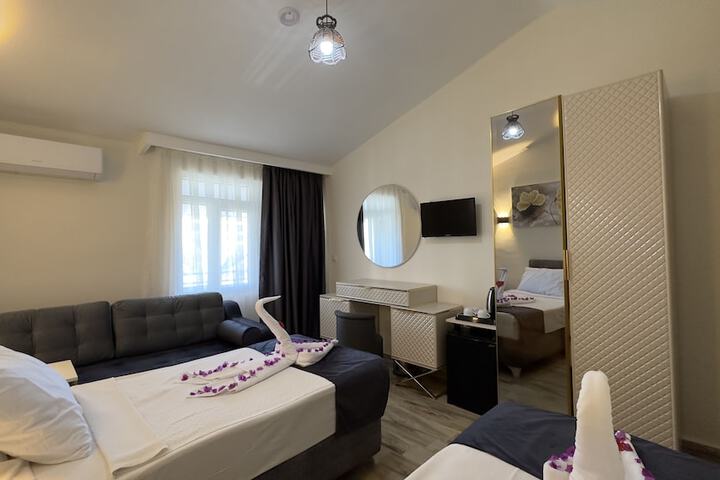 Room 6 of 27