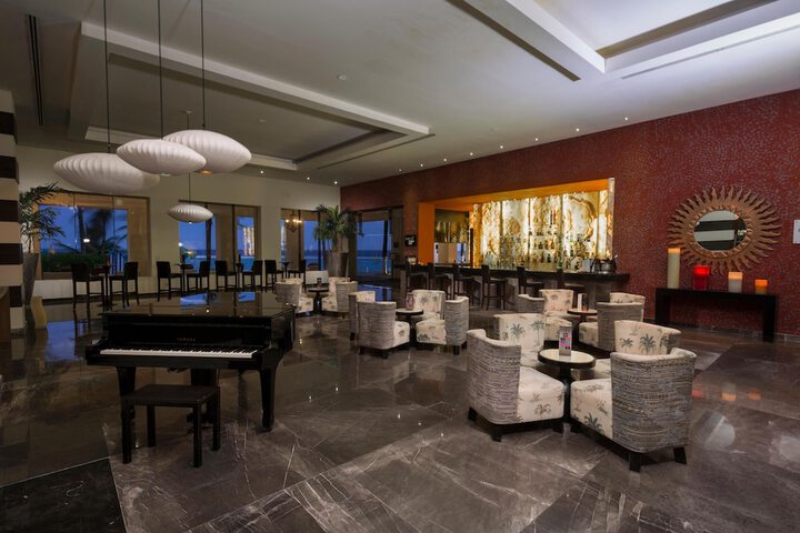 Lounge 63 of 87