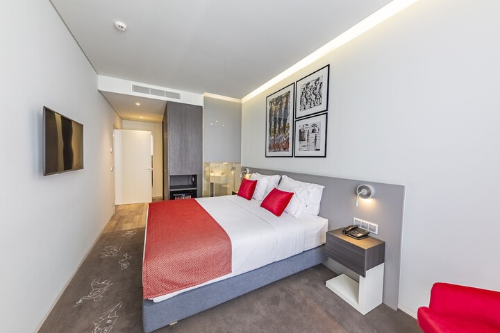 Room 12 of 60