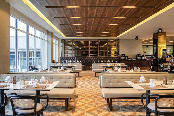 Dining 90 of 157