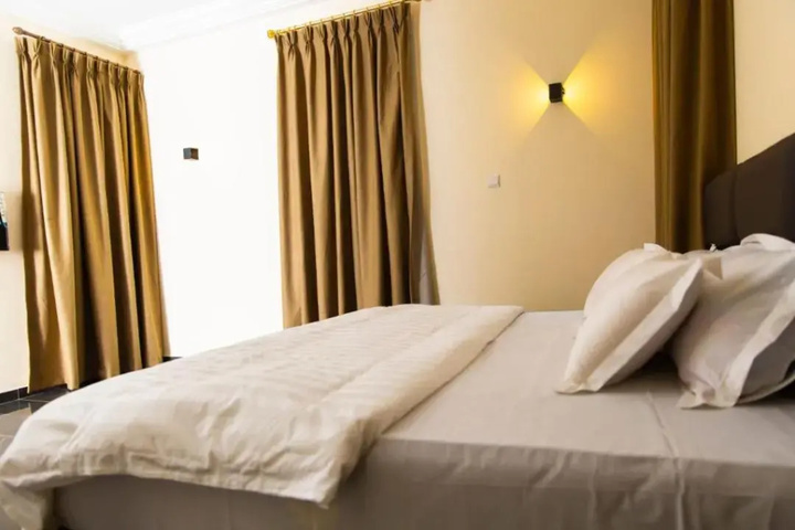 Room 2 of 11