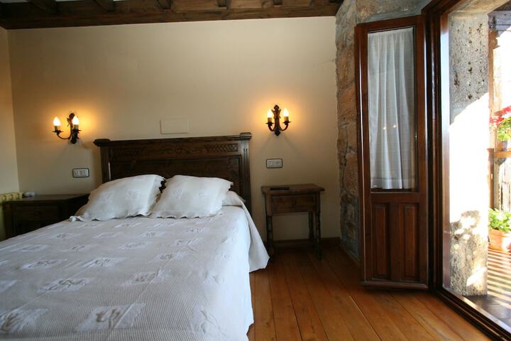 Room 2 of 35
