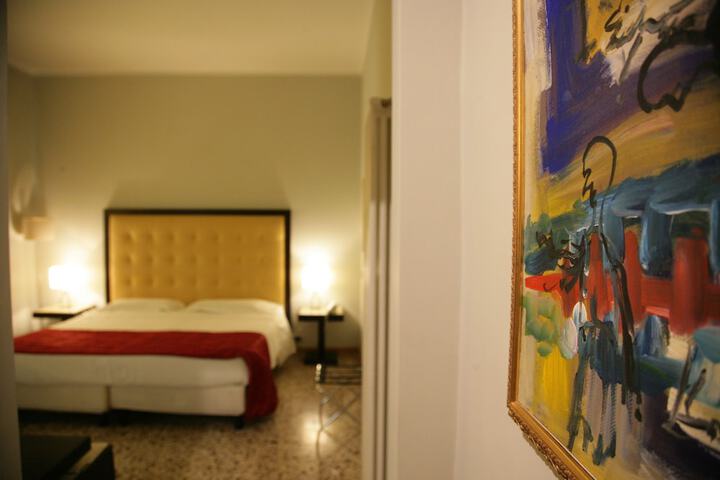 Room 11 of 31