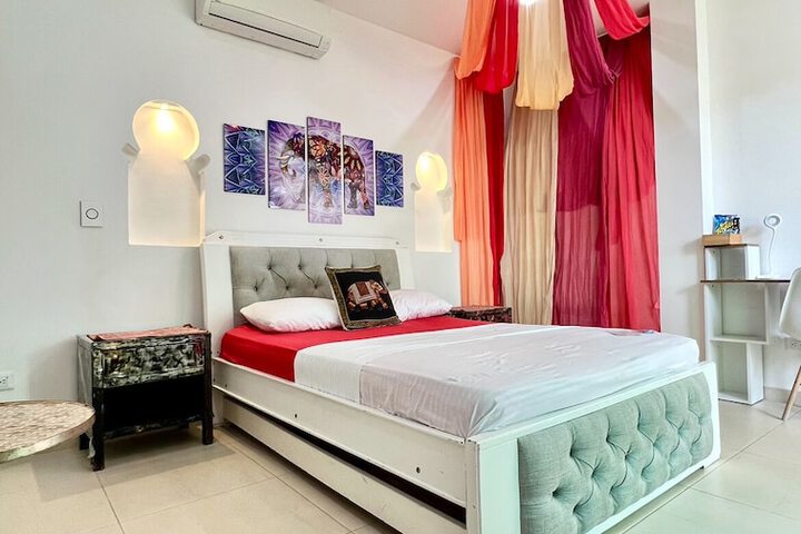Room 34 of 102