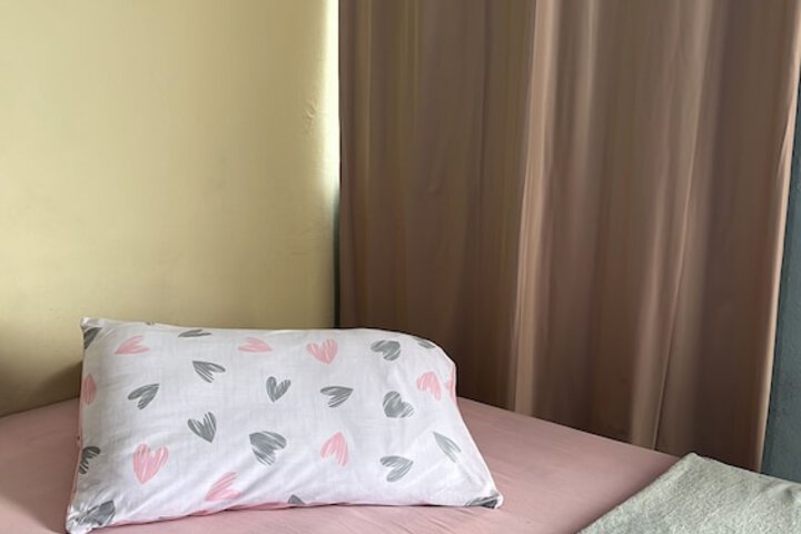 Room 4 of 9