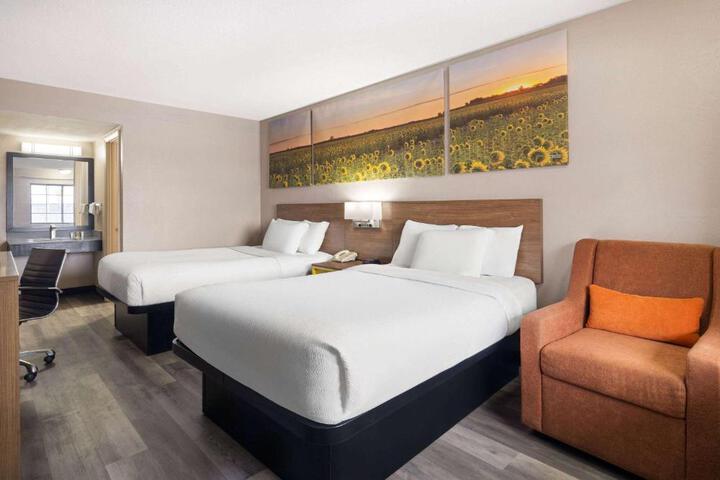 2 Double Beds (9 of 9)