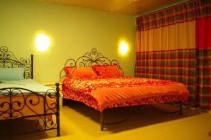 Room 20 of 33