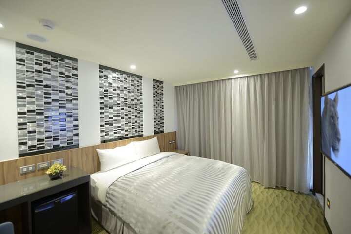 Room 5 of 69