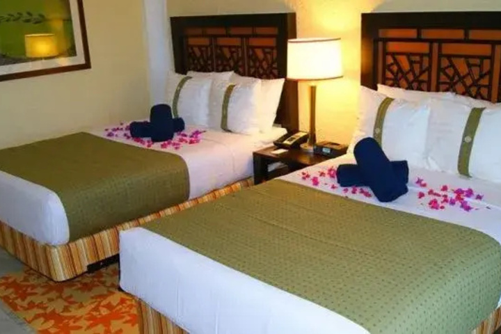Rainbow Beach Hotel