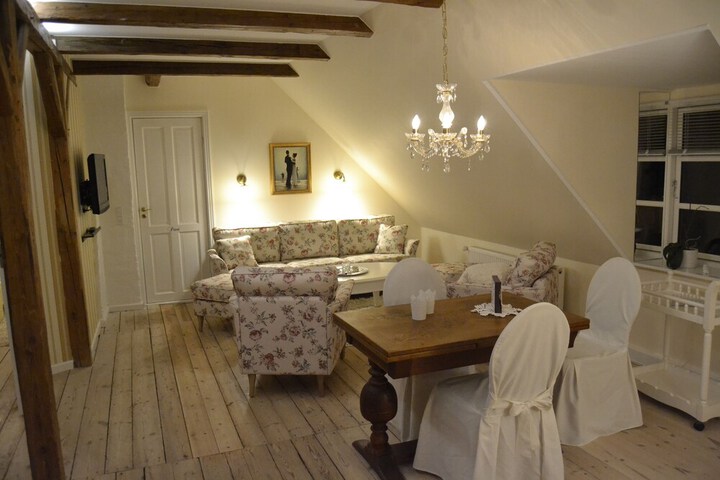 Room 33 of 64