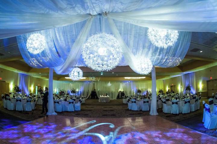 Ballroom/Hall 13 of 16