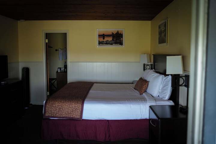 Room 27 of 95