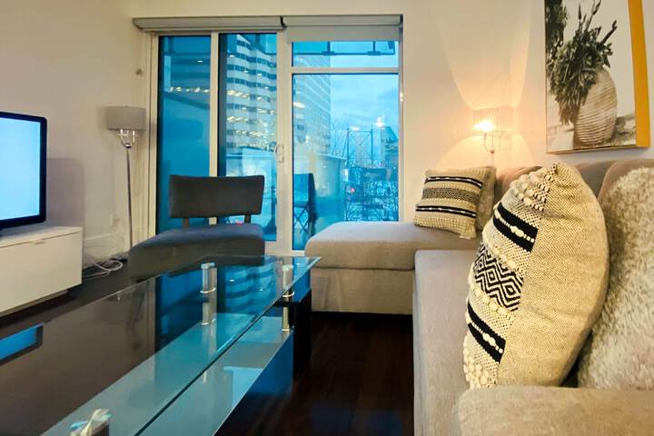 Room 102 of 196