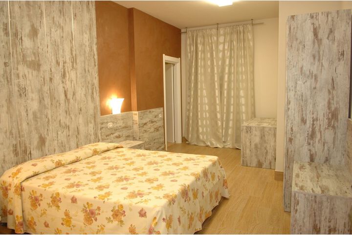 Room 5 of 43