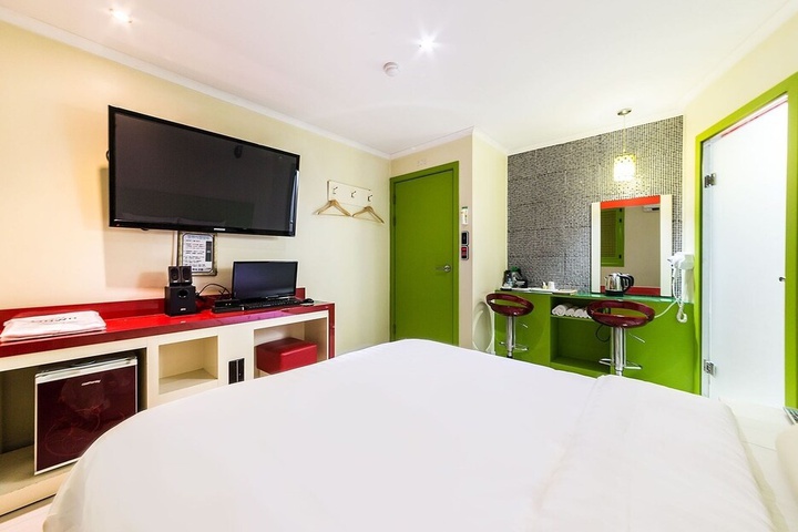 Room 4 of 31