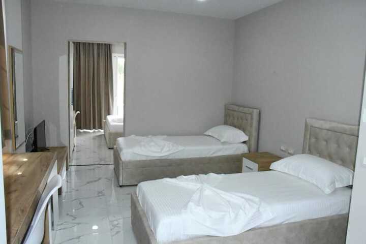 Room 7 of 33