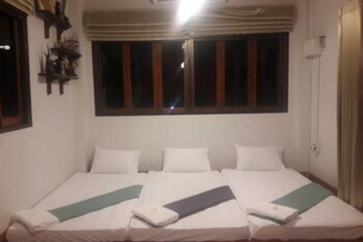 Room 6 of 13