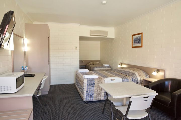 Room 6 of 25