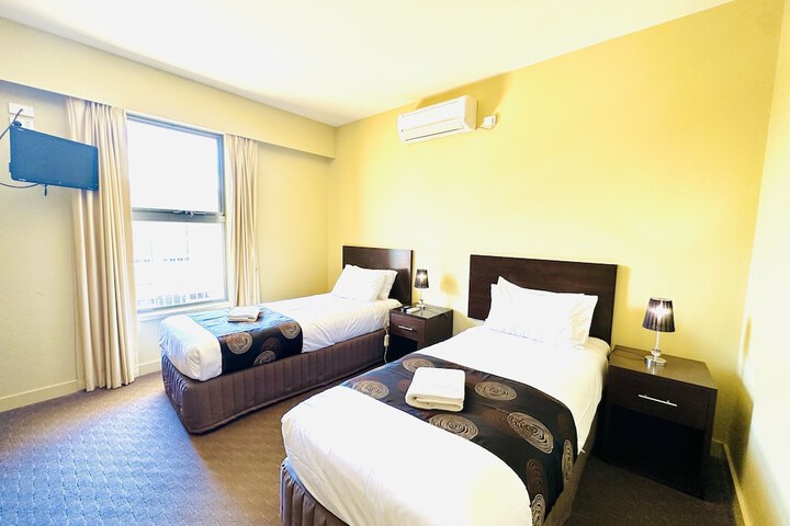 Room 9 of 25