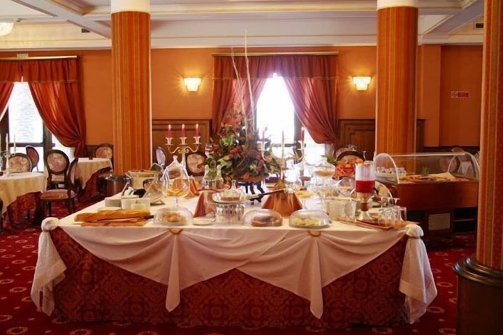 Dining 39 of 68