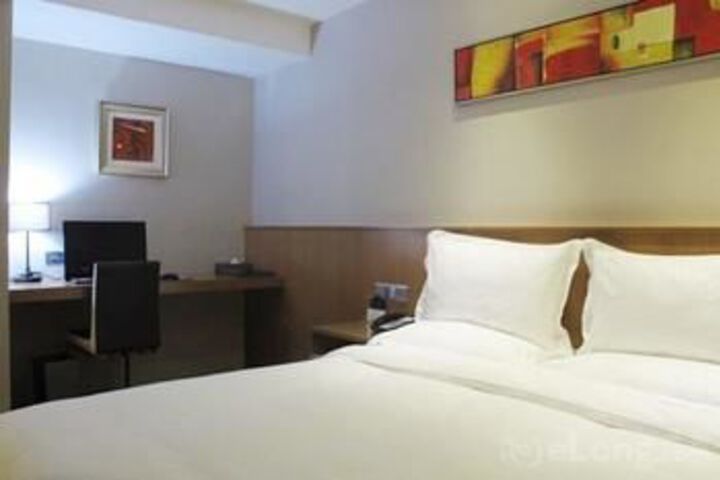 Room 27 of 137