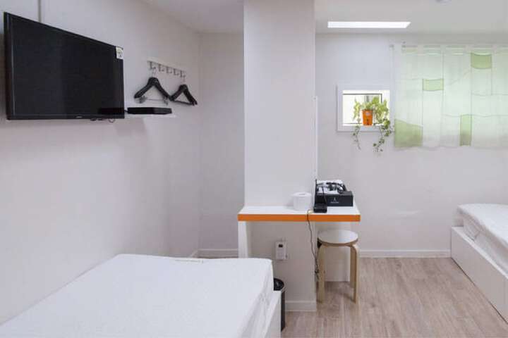 Room 25 of 60