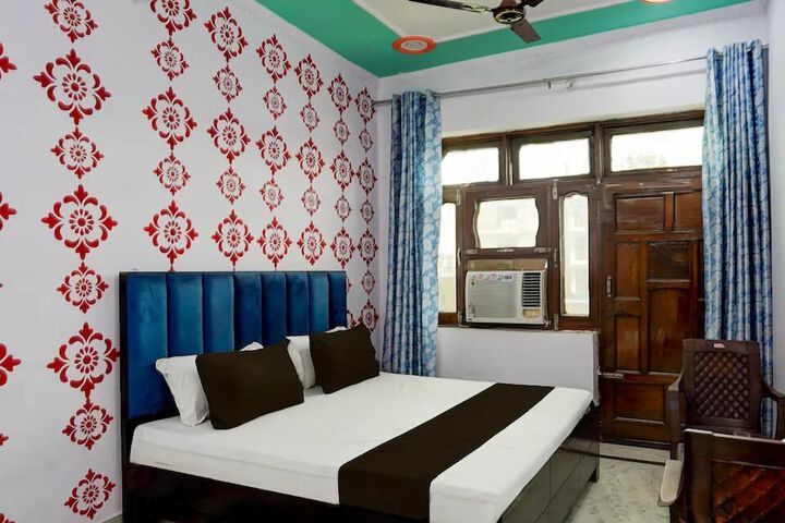 Room 5 of 10