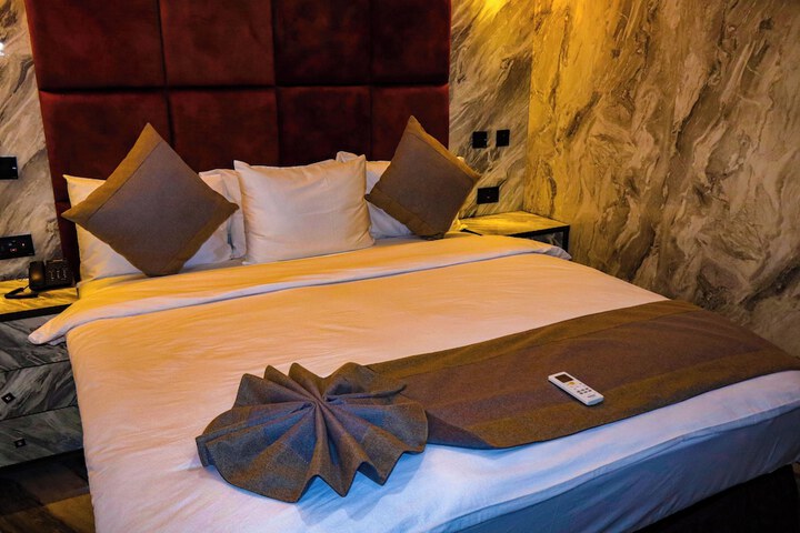 Room 32 of 98