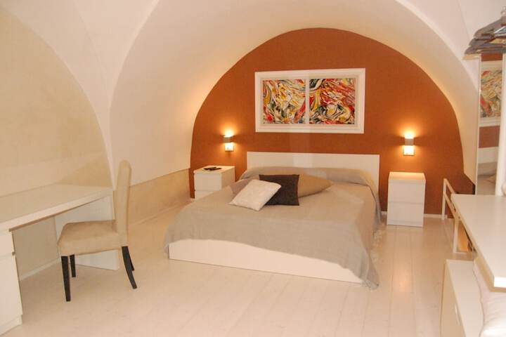 Room 4 of 32