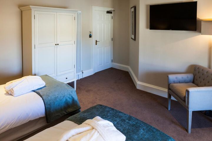 Room 28 of 67