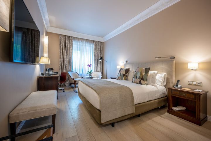 Room 10 of 42