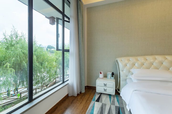 Room 73 of 174