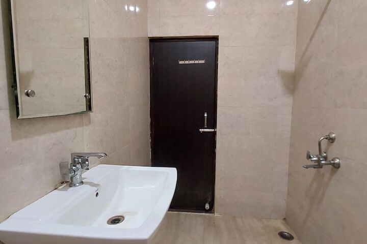 Room 60 of 76