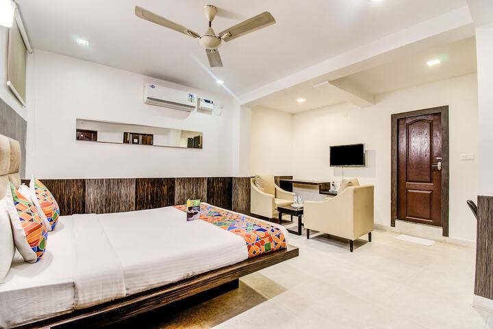 Room 11 of 27
