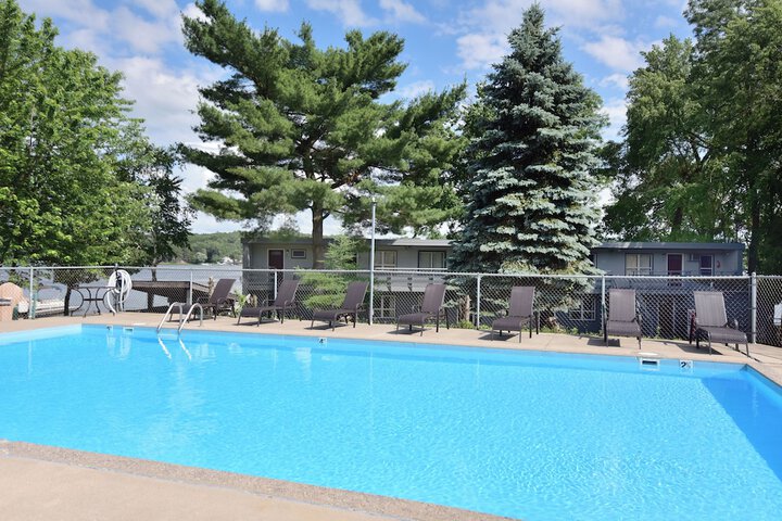 Pool 108 of 143