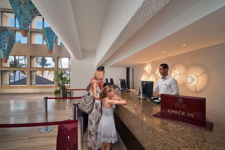 Check-in/check-out kiosk