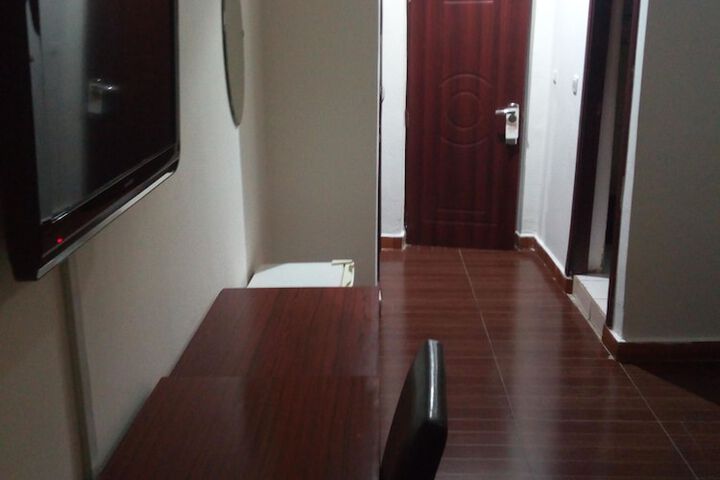 Room 7 of 24