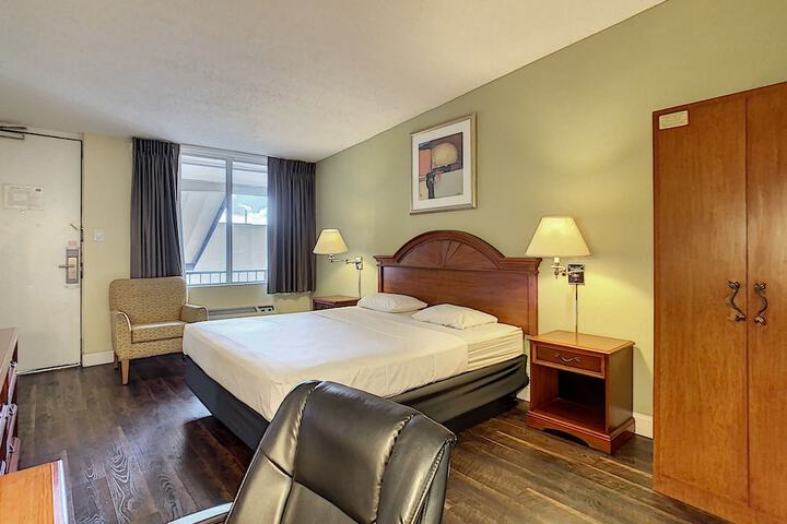 Room 8 of 15